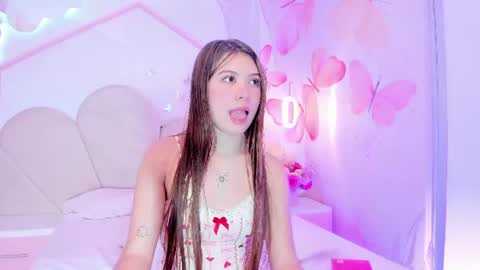 Snapshot of hellencute18_ chatting on August 7, 2026, 11:34 am online show from August 7, 2026, 11:34 am