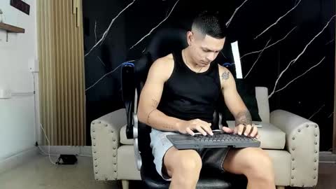 henrydouglas online show from June 4, 2026, 10:54 am