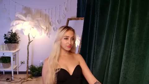 Elise online show from June 22, 2026, 2:13 am