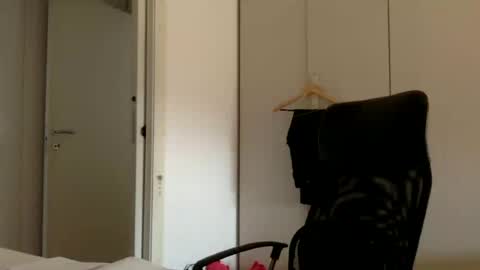 Snapshot of hhombre chatting on June 18, 2026, 7:52 am hhombre online show from June 18, 2026, 7:52 am