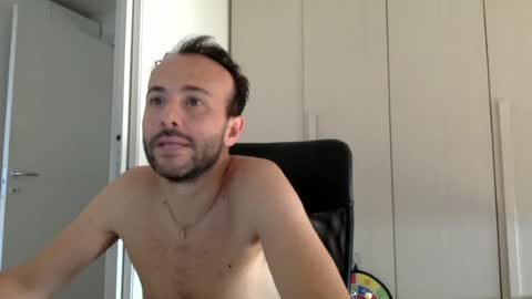 Snapshot of hhombre chatting on June 22, 2026, 6:43 am hhombre online show from June 22, 2026, 6:43 am