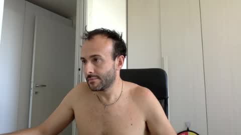 Snapshot of hhombre chatting on July 2, 2026, 9:26 am hhombre online show from July 2, 2026, 9:26 am