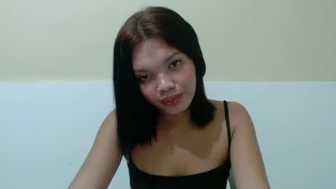 Snapshot of hoelyguine chatting on June 30, 2026, 9:54 am Guinevere3 online show from June 30, 2026, 9:54 am
