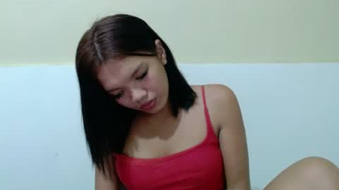 Snapshot of hoelyguine chatting on July 13, 2026, 9:45 am Guinevere3 online show from July 13, 2026, 9:45 am