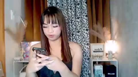 hoelymarie online show from June 25, 2026, 2:11 am