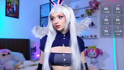 Holli online show from June 11, 2026, 1:20 pm