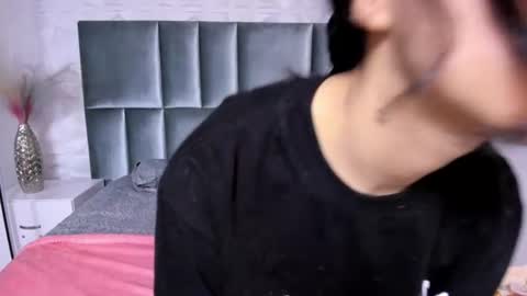 hollypeach_ online show from June 30, 2026, 8:10 pm