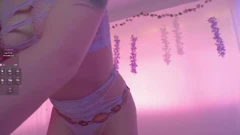 Snapshot of honeeeey_ chatting on July 10, 2026, 10:34 pm honeeeey_ online show from July 10, 2026, 10:34 pm