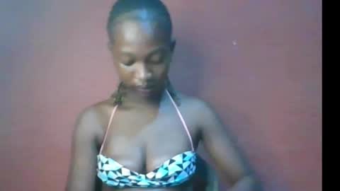 Snapshot of honeycee_petite chatting on July 9, 2026, 6:56 pm anni online show from July 9, 2026, 6:56 pm