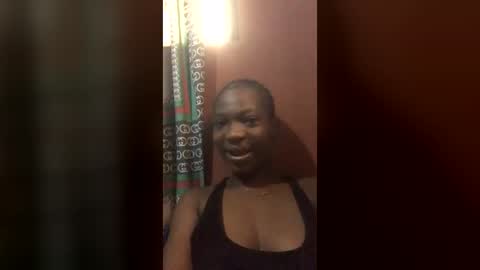 Snapshot of honeycee_petite chatting on July 14, 2026, 7:13 am anni online show from July 14, 2026, 7:13 am