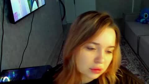 Snapshot of hot_moon_666 chatting on April 27, 2026, 5:27 am Moon online show from April 27, 2026, 5:27 am