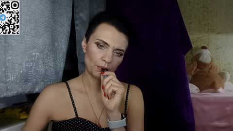 hotmamaqueen234 online show from March 27, 2026, 10:09 pm