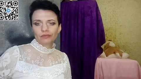 hotmamaqueen234 online show from April 5, 2026, 5:54 pm