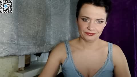 hotmamaqueen234 online show from April 16, 2026, 7:14 pm