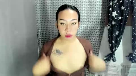 jelaigrande  online show from May 26, 2026, 1:45 am