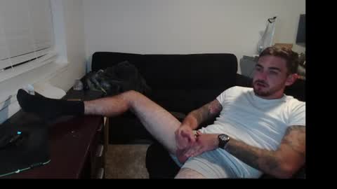 hungmtnman2256 online show from July 12, 2026, 4:47 am