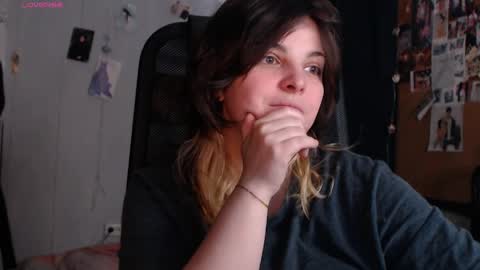 Snapshot of idontknowwhyjojo chatting on June 2, 2026, 5:53 am Saya online show from June 2, 2026, 5:53 am