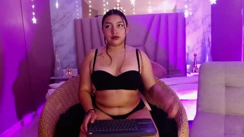 incredible_foxxy online show from June 25, 2026, 4:23 am