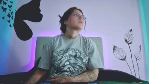 iriss_cardenas online show from June 16, 2026, 8:33 pm