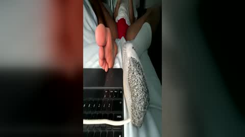 isaac_akamu online show from June 27, 2026, 11:43 pm