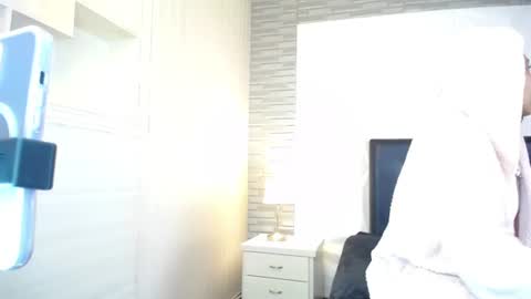 isaak_salomee online show from June 13, 2026, 12:03 pm
