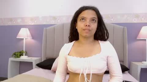 isabelgh_ online show from June 12, 2026, 7:24 pm