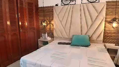 isabella_luxet online show from July 6, 2026, 1:08 pm