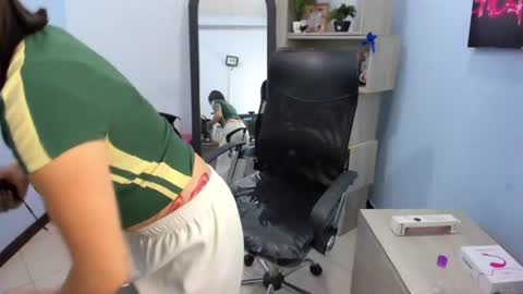 Snapshot of isabellasummer_ chatting on June 16, 2026, 12:19 pm isebella online show from June 16, 2026, 12:19 pm