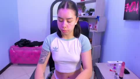Snapshot of isabellasummer_ chatting on June 25, 2026, 2:21 pm isebella online show from June 25, 2026, 2:21 pm