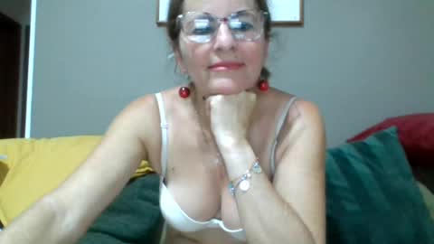 isabella online show from June 22, 2026, 11:02 pm