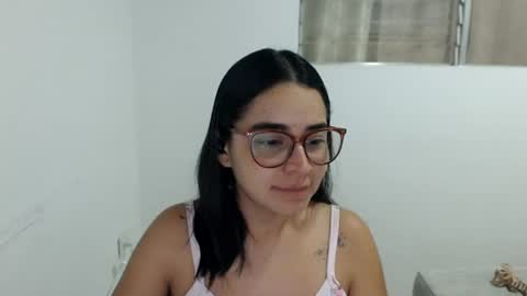 Snapshot of isemma chatting on June 17, 2026, 3:42 am Emma online show from June 17, 2026, 3:42 am