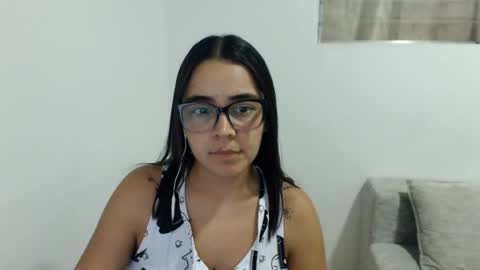 Snapshot of isemma chatting on June 25, 2026, 3:17 am Emma online show from June 25, 2026, 3:17 am