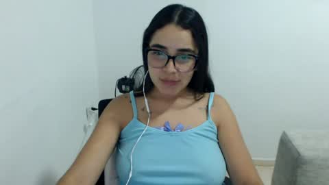 Snapshot of isemma chatting on August 4, 2026, 3:32 am Emma online show from August 4, 2026, 3:32 am