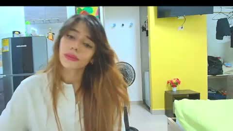 Snapshot of isis_pink chatting on August 1, 2026, 10:30 pm Alaya online show from August 1, 2026, 10:30 pm