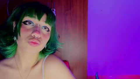 Isisjones18 online show from June 14, 2026, 11:23 am