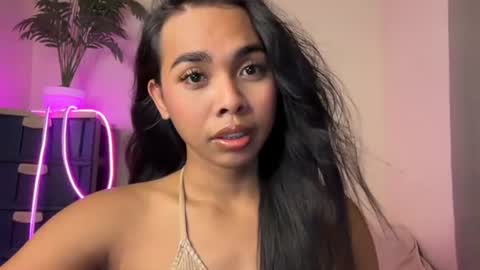 Snapshot of island_girlxxx chatting on July 7, 2026, 3:53 am Alona online show from July 7, 2026, 3:53 am