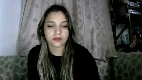 izzy_32 online show from July 23, 2026, 8:12 am