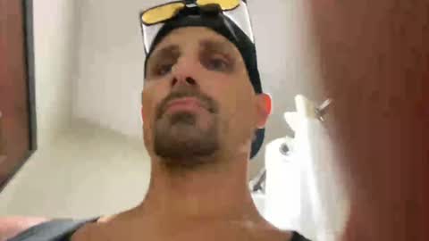 j_sqared4828 online show from August 6, 2026, 11:06 pm