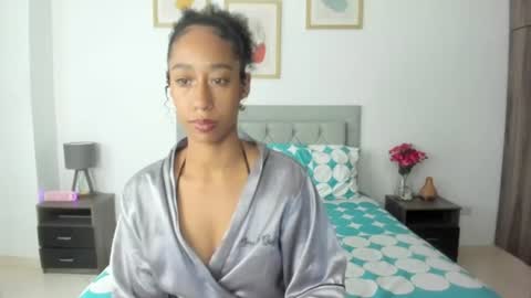 Snapshot of jade_obi chatting on July 1, 2026, 3:12 pm Jade smile online show from July 1, 2026, 3:12 pm