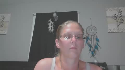 JadeLuv online show from May 19, 2026, 2:07 am