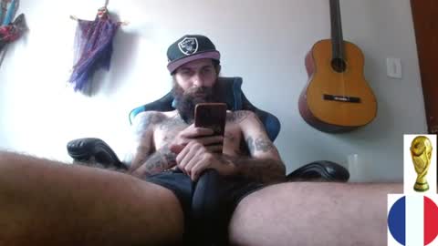 Snapshot of jammes_owen chatting on June 16, 2026, 7:05 pm Jammes. online show from June 16, 2026, 7:05 pm