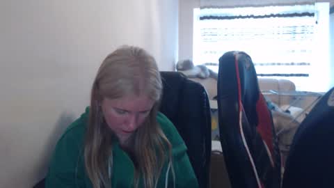 Snapshot of jenisandpeter chatting on April 20, 2026, 6:27 am JenisAndPeter online show from April 20, 2026, 6:27 am