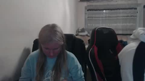 Snapshot of jenisandpeter chatting on May 1, 2026, 6:01 pm JenisAndPeter online show from May 1, 2026, 6:01 pm