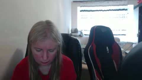 Snapshot of jenisandpeter chatting on May 9, 2026, 7:02 am JenisAndPeter online show from May 9, 2026, 7:02 am