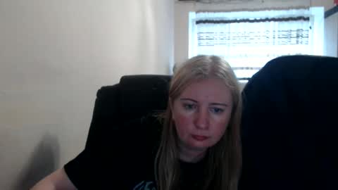 Snapshot of jenisandpeter chatting on May 12, 2026, 4:15 pm JenisAndPeter online show from May 12, 2026, 4:15 pm