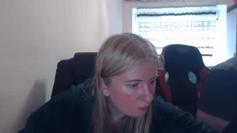 Snapshot of jenisandpeter chatting on May 13, 2026, 5:32 pm JenisAndPeter online show from May 13, 2026, 5:32 pm