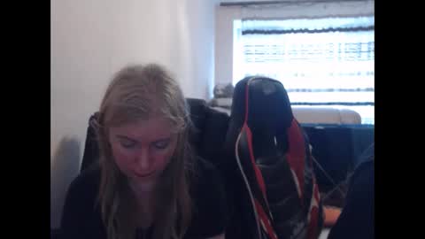 Snapshot of jenisandpeter chatting on May 21, 2026, 5:14 am JenisAndPeter online show from May 21, 2026, 5:14 am