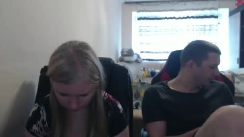 Snapshot of jenisandpeter chatting on May 28, 2026, 8:11 am JenisAndPeter online show from May 28, 2026, 8:11 am
