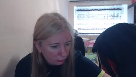 Snapshot of jenisandpeter chatting on June 3, 2026, 6:38 am JenisAndPeter online show from June 3, 2026, 6:38 am