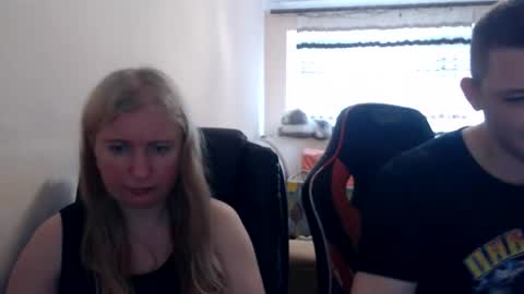 Snapshot of jenisandpeter chatting on June 13, 2026, 6:33 am JenisAndPeter online show from June 13, 2026, 6:33 am